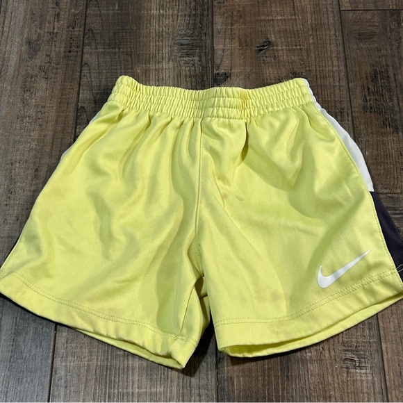 Nike 24M Toddler Outfit Grey Yellow Shorts‎ And T Shirt - Picture 5 of 9